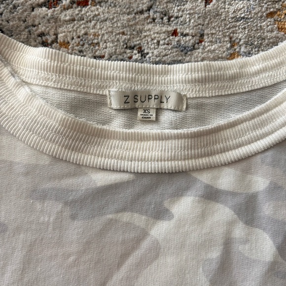 Z supply cropped camo sweater - Picture 2 of 2